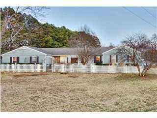 251 Lingerlost Rd, Killen, AL 35645