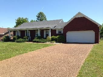 114 Hedgewood Dr, Lexington, TN 38351