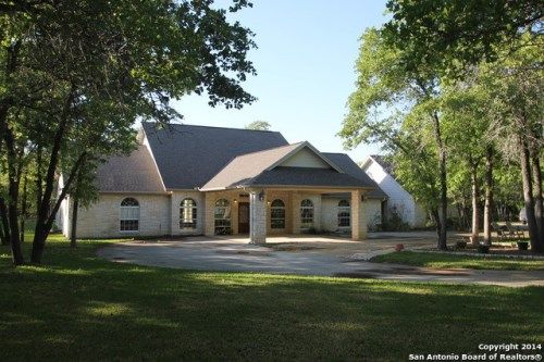 315 Shannon Ridge Dr, Floresville, TX 78114