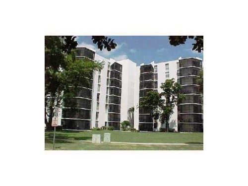 3401 N COUNTRY CLUB DR # 318, Miami, FL 33180