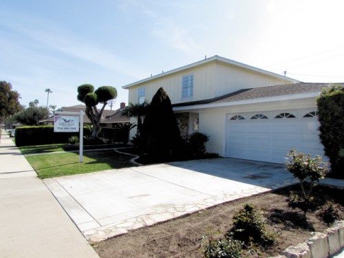 2035 Calvert Avenue, Costa Mesa, CA 92626