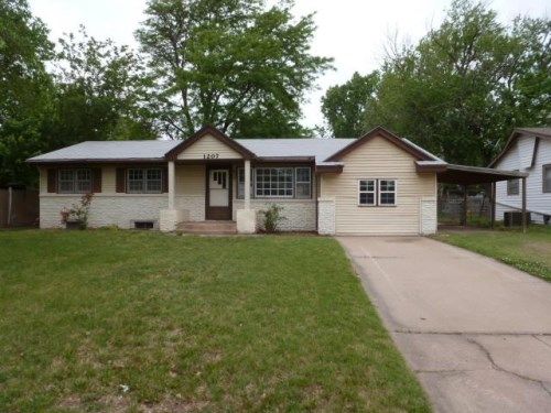 1207 N Brunswick St, Wichita, KS 67212