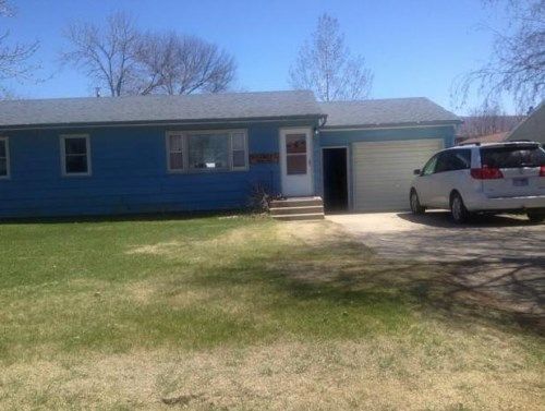 817 W 5th St, Redfield, SD 57469