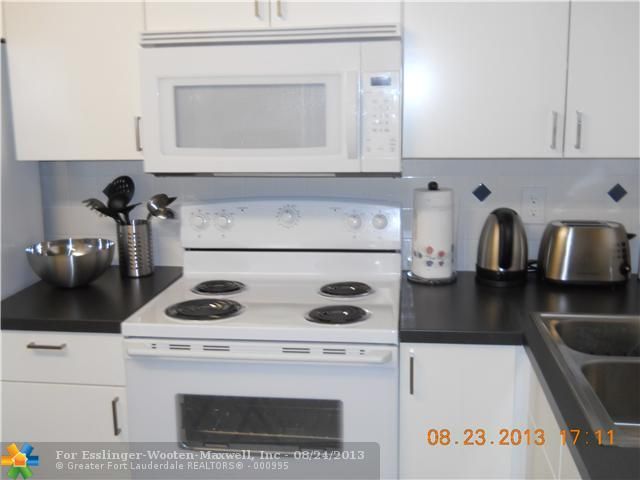 8821 Sunrise Lakes Blvd # 103, Fort Lauderdale, FL 33322