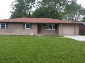 1021 Fairview St, Centralia, MO 65240