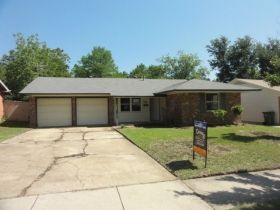 413 Darlene Ln, Arlington, TX 76010