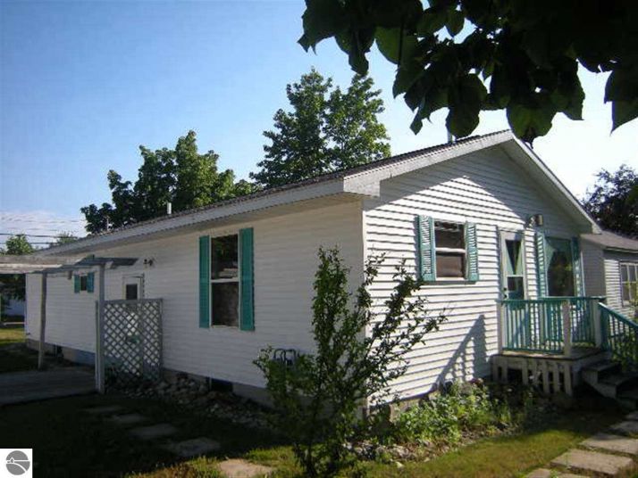 407 Ottawa St, Elk Rapids, MI 49629