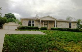 219 Twin Brook Dr, Shepherdsville, KY 40165