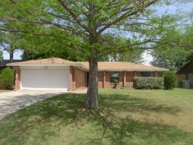 1012 Kent Dr, Gainesville, TX 76240