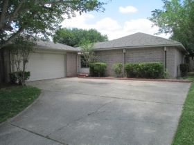 15859 Thistledew Dr, Houston, TX 77082