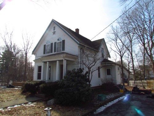 28 Hollis St, Brockton, MA 02302