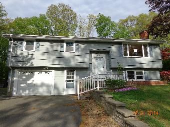 28 Windsor Ln, Bristol, CT 06010