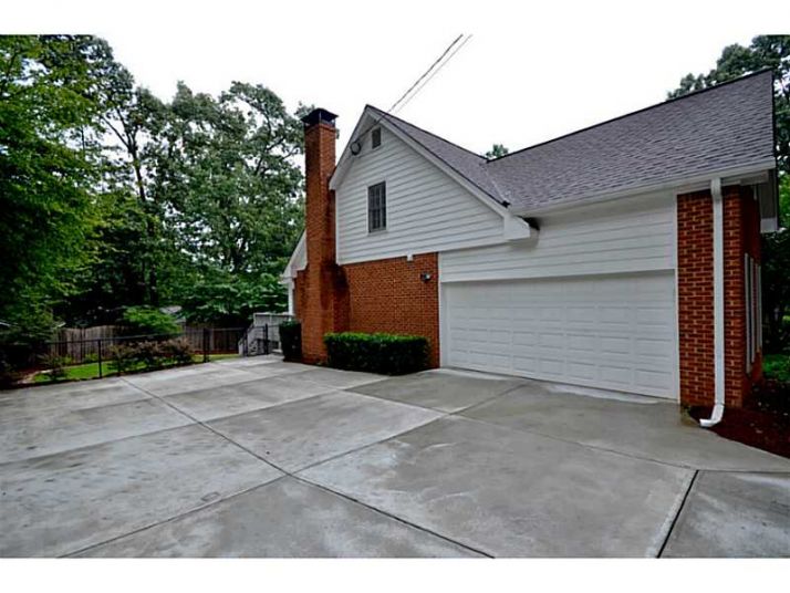 7585 Hunters Woods Drive, Atlanta, GA 30350