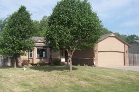 747 S Highland Dr, Andover, KS 67002