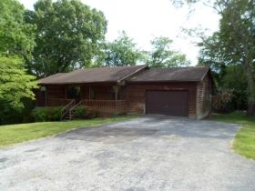 220 Card Ln, Caryville, TN 37714