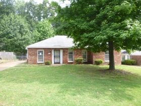 3261 Powers Rd, Memphis, TN 38128