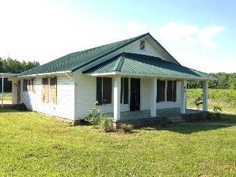 42 Christmasville Rd, Trenton, TN 38382