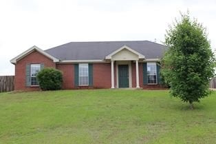 207 Payson Rd, Deatsville, AL 36022