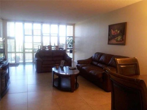 800 Parkview Dr # 529, Hallandale, FL 33009