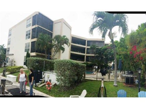 2420 Diana Dr # 206, Hallandale, FL 33009