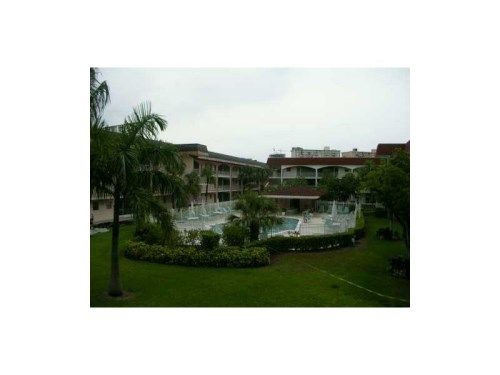 581 BLUE HERON DR # 301-B, Hallandale, FL 33009