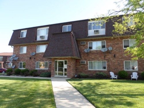 7100 Laverne Ln Apt 1, Tinley Park, IL 60477