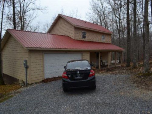 1226 Turkeytown Rd., Hilham, TN 38568