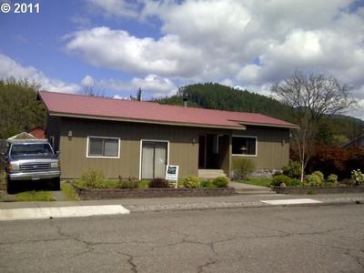 48385 Jasper  Drive, Oakridge, OR 97463