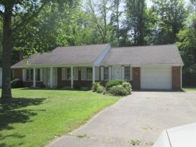 704 Kenwood Dr, Russell, KY 41169