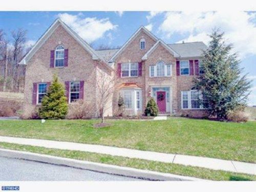 25 HUNTERS HILL DR, Morgantown, PA 19543