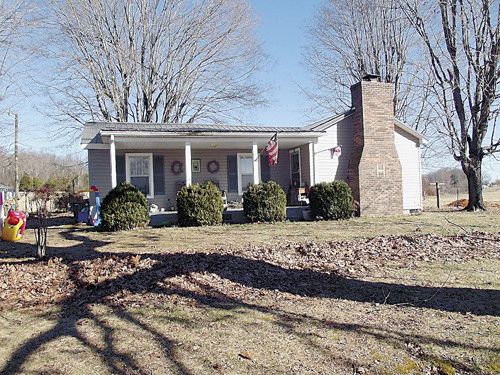 132 Twin Oakes Rd, Sweetwater, TN 37874