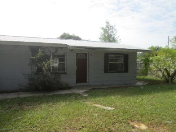 720 Avon St, Bowling Green, FL 33834