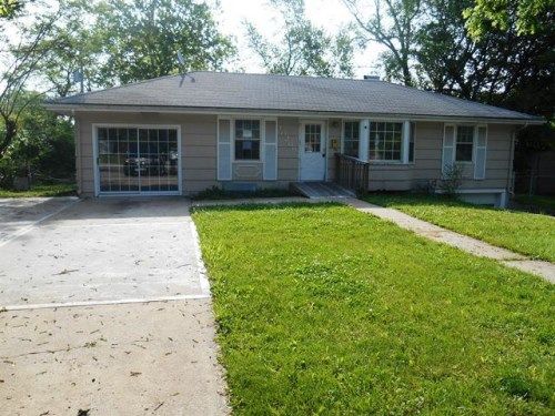 10209 Hillcrest Rd, Kansas City, MO 64134