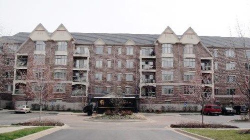 425 Village Green #202, Lincolnshire, IL 60069