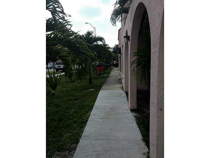 1255 W 53 ST # 102, Hialeah, FL 33012