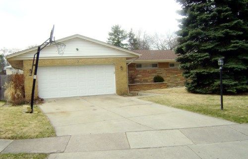 9 STONEGATE Road, La Grange Park, IL 60526