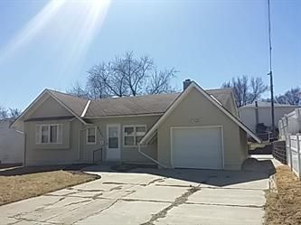 6831 Park View Lane, Omaha, NE 68104