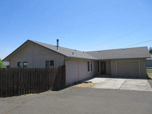 36 Harrison Road, Selah, WA 98942