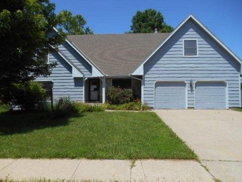 2418 SW Pepperwood Cir, Topeka, KS 66614