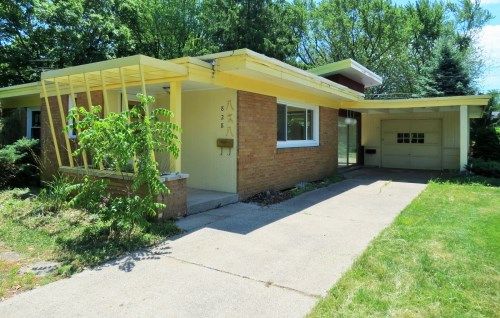 828 W 24th St, Holland, MI 49423