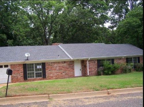 705 Inwood Dr, Palestine, TX 75801