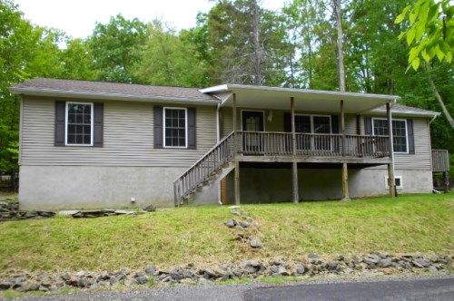 25 Bluebird Dr, Lake Ariel, PA 18436