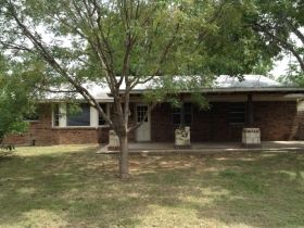 805 Redbud St, Crowley, TX 76036