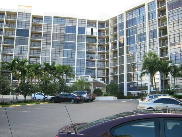 600 PARKVIEW DR # 424, Hallandale, FL 33009