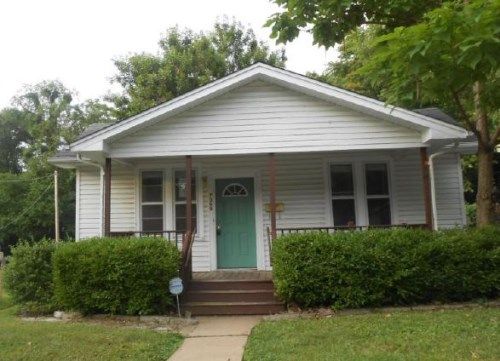 7066 Mitchell Ave, Saint Louis, MO 63117