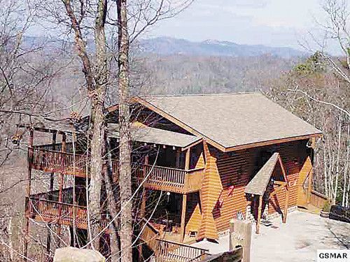 944 Village Loop Rd, Gatlinburg, TN 37738