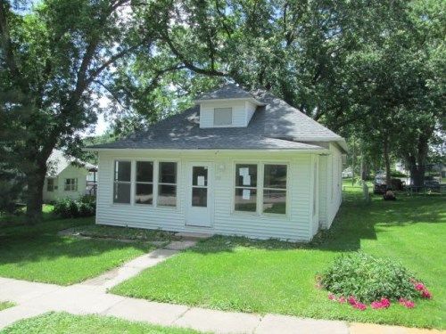 218 S Locust St, Carson, IA 51525