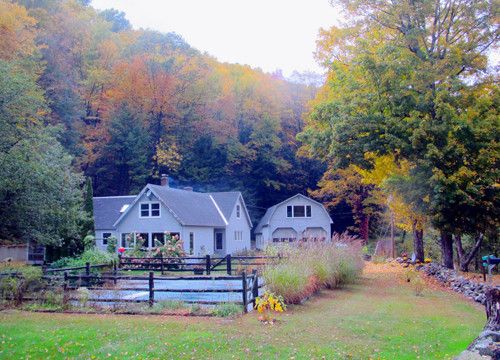 25 Woodlands Lane, Newfane, VT 05345