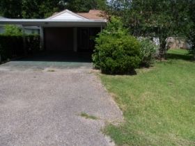 405 Farrer St, Angleton, TX 77515