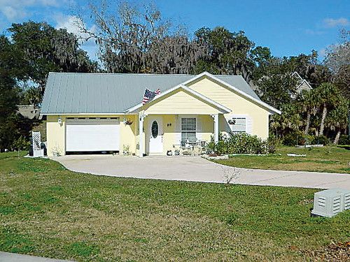 3 Hockey Dr, Welaka, FL 32193